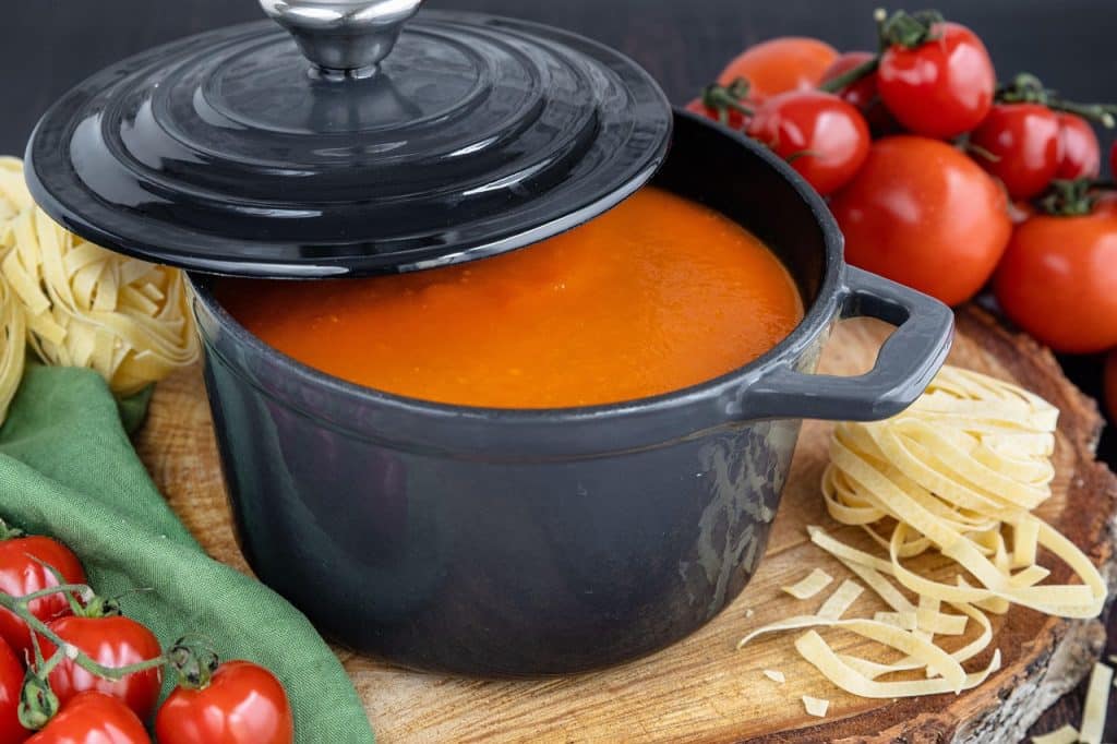 sauce mixer par un mixeur pour fruits