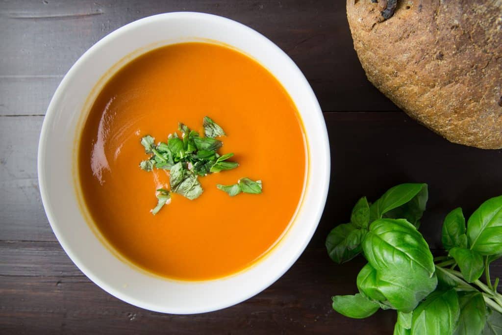 soupe mixer par un mixeur plongeant pour soupe