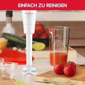 mixeur à main ainsi que des légumes