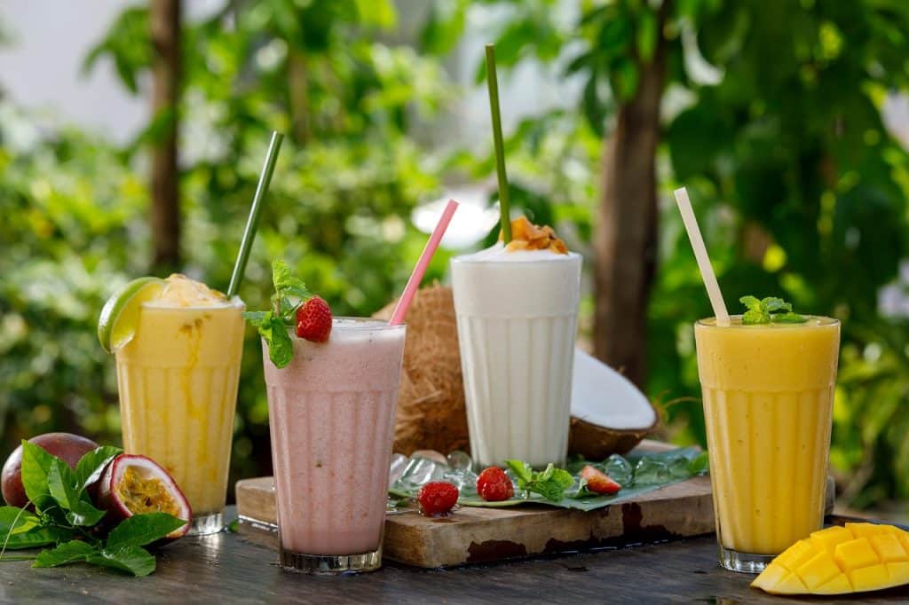 Smoothie fait avec un mixeur à aliments