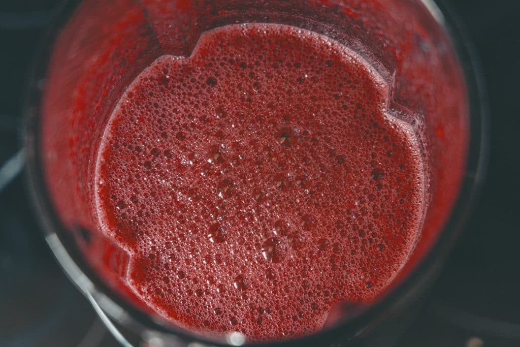 jus de betterave dans un mixeur robotisé